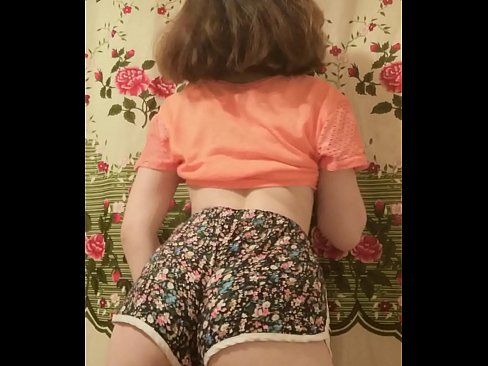 ❤️ Tânără sexy care se dezbracă de pantaloni scurți în fața camerei de filmat ☑ at ro.passiveincome1.ru ﹏