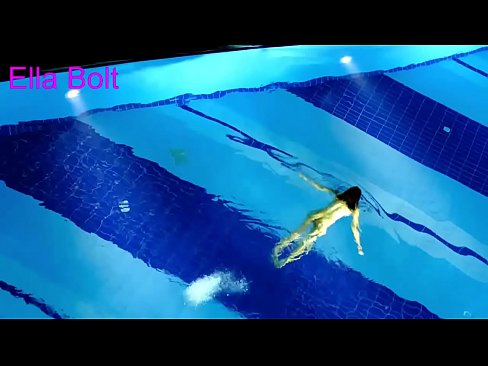 ❤️ Nu mă pot opri din privit, tânără blondă surprinsă înotând goală în piscina stațiunii ELLA BOLT ☑ at ro.passiveincome1.ru ﹏
