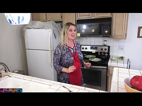 ❤️ Mama vitregă îl mulge în bucătărie înainte de întâlnire ☑ at ro.passiveincome1.ru ﹏